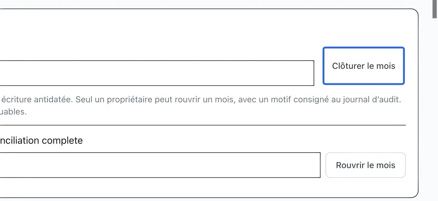 Capture : Clôturer le mois. Les cadres bleus indiquent les commandes décrites dans cette étape.