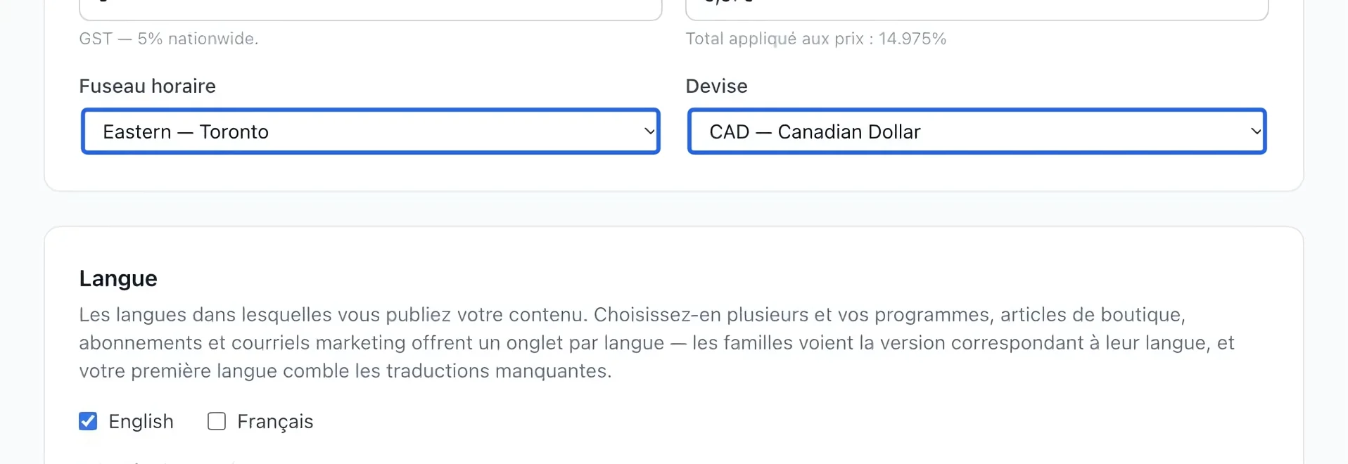 Capture : Définir le fuseau horaire et la devise. Les cadres bleus indiquent les commandes décrites dans cette étape.